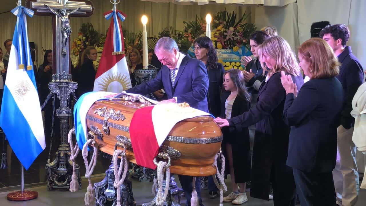 Emotiva y concurrida ceremonia de adiós a José Manuel de la Sota
