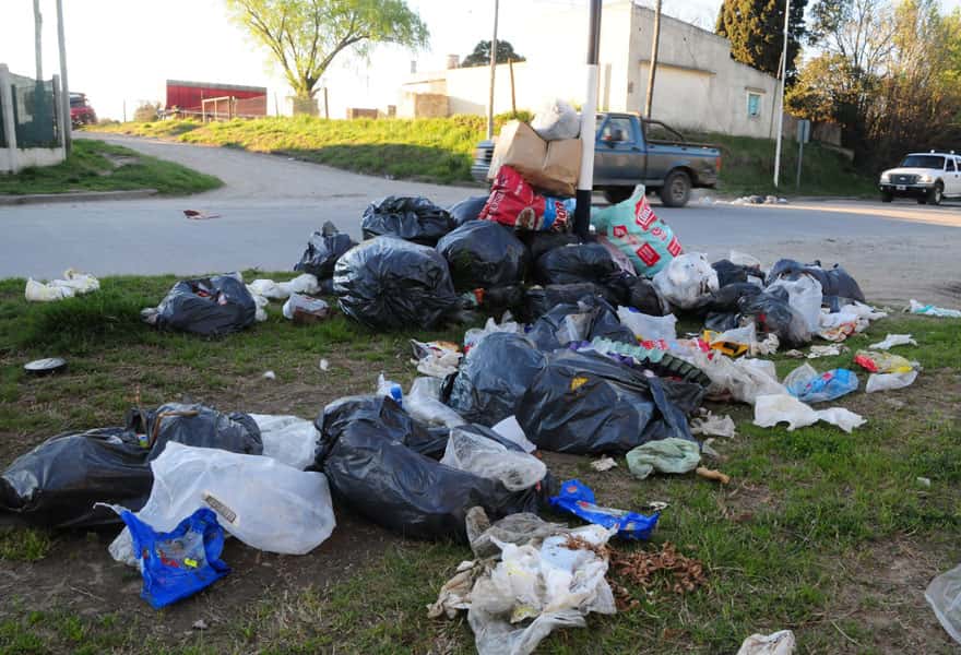 Vecinos tapados de basura exigen que el Municipio solucione el conflicto con recolección