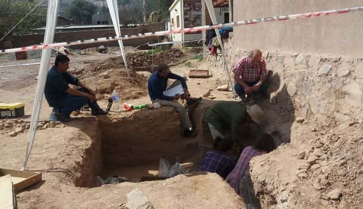 Rescataron restos arqueológicos de dos niños en Tilcara y cada uno tenía una cruz en sus manos