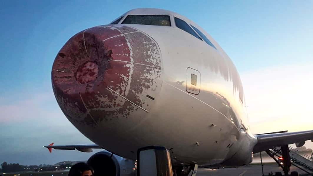 Un temporal de granizo afectó a un avión, cerca de Misiones