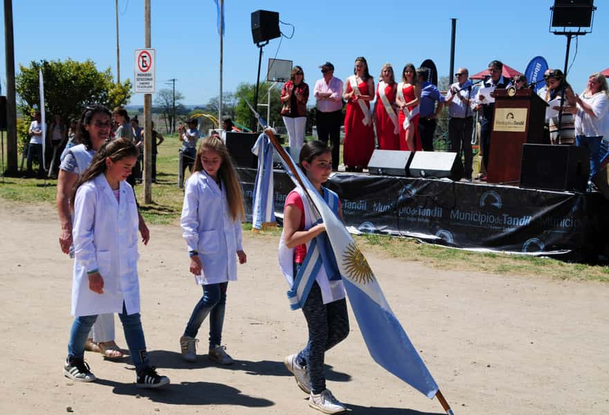 La comunidad de Azucena realizó un gran festejo para celebrar sus 111 años
