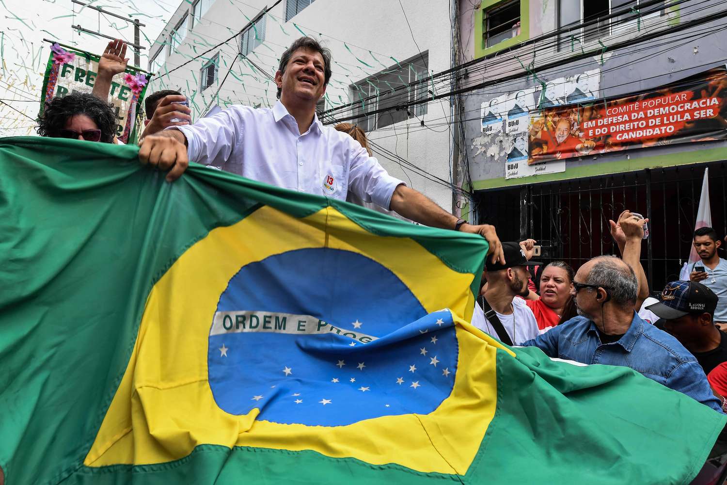 En la favela o en la web, los candidatos presidenciales juegan sus últimas cartas