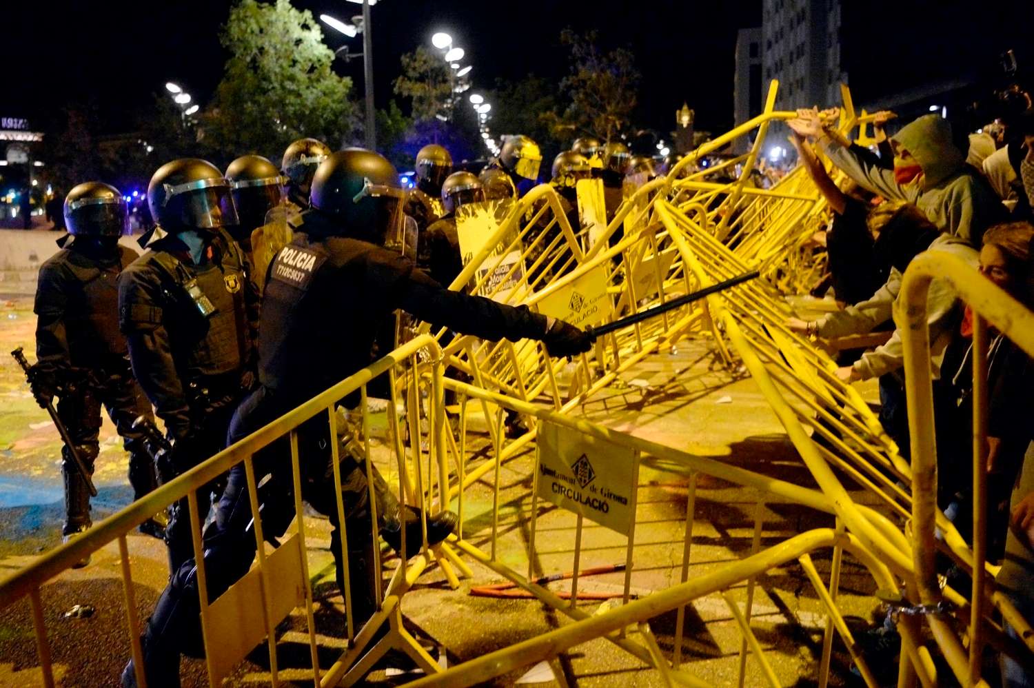 Críticas al juego “peligroso” del gobierno independentista catalán