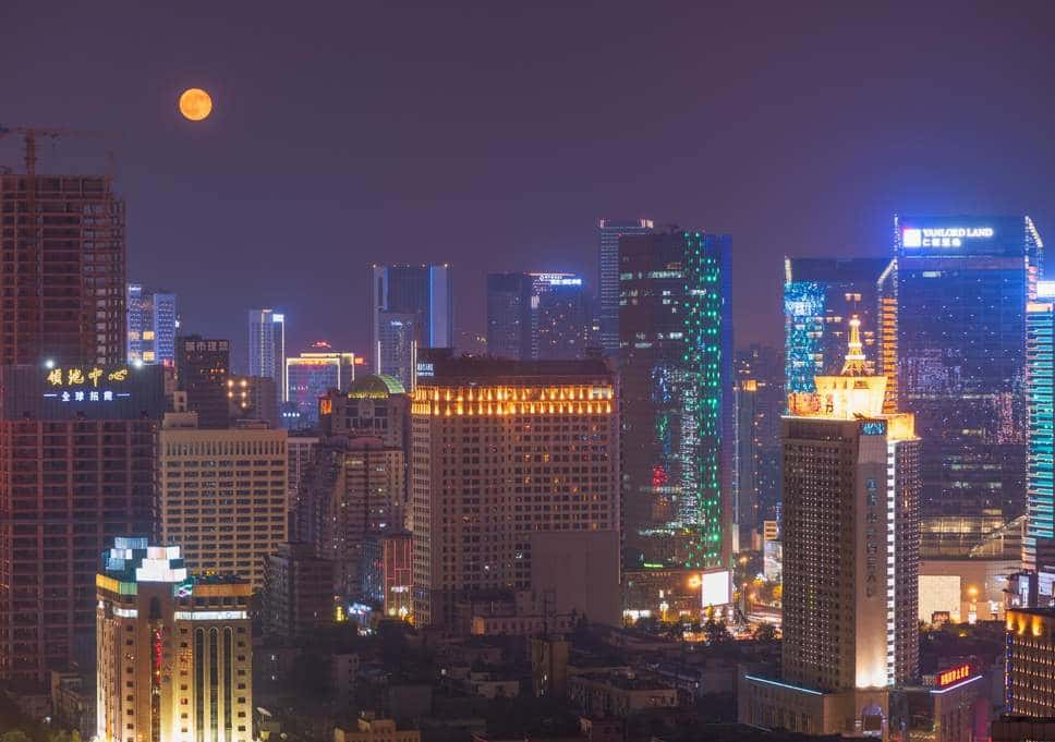 Una ciudad china pondrá en órbita una luna artificial para iluminar sus calles