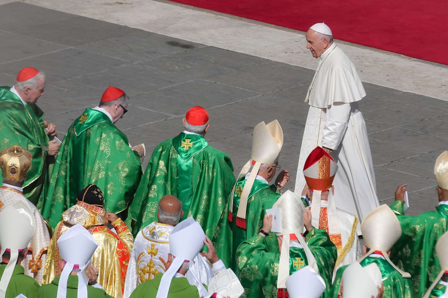 El Papa llamó a transformar una Iglesia que se aleja de los jóvenes