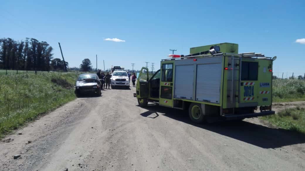 Dos mujeres fueron hospitalizadas tras volcar en el camino rural a El Solcito