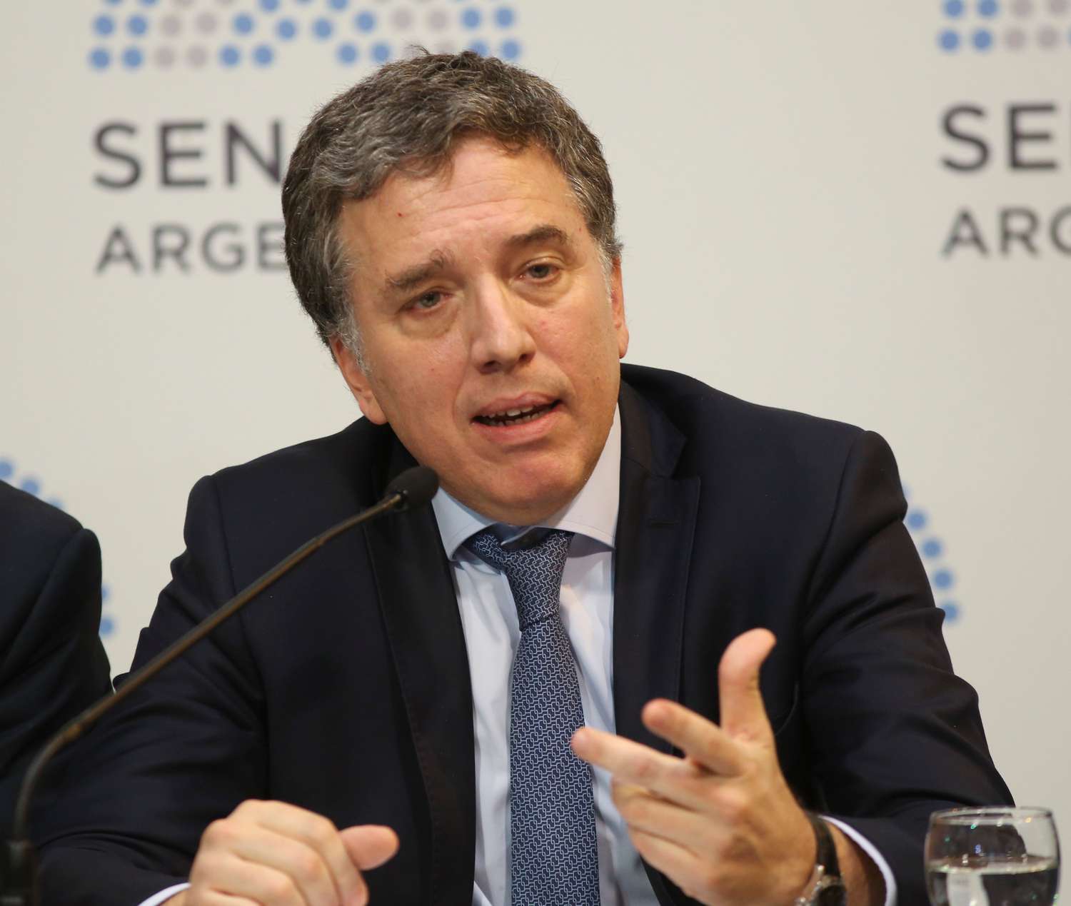 La economía argentina cayó 5,8 por ciento en septiembre y llegó al sexto mes en caída