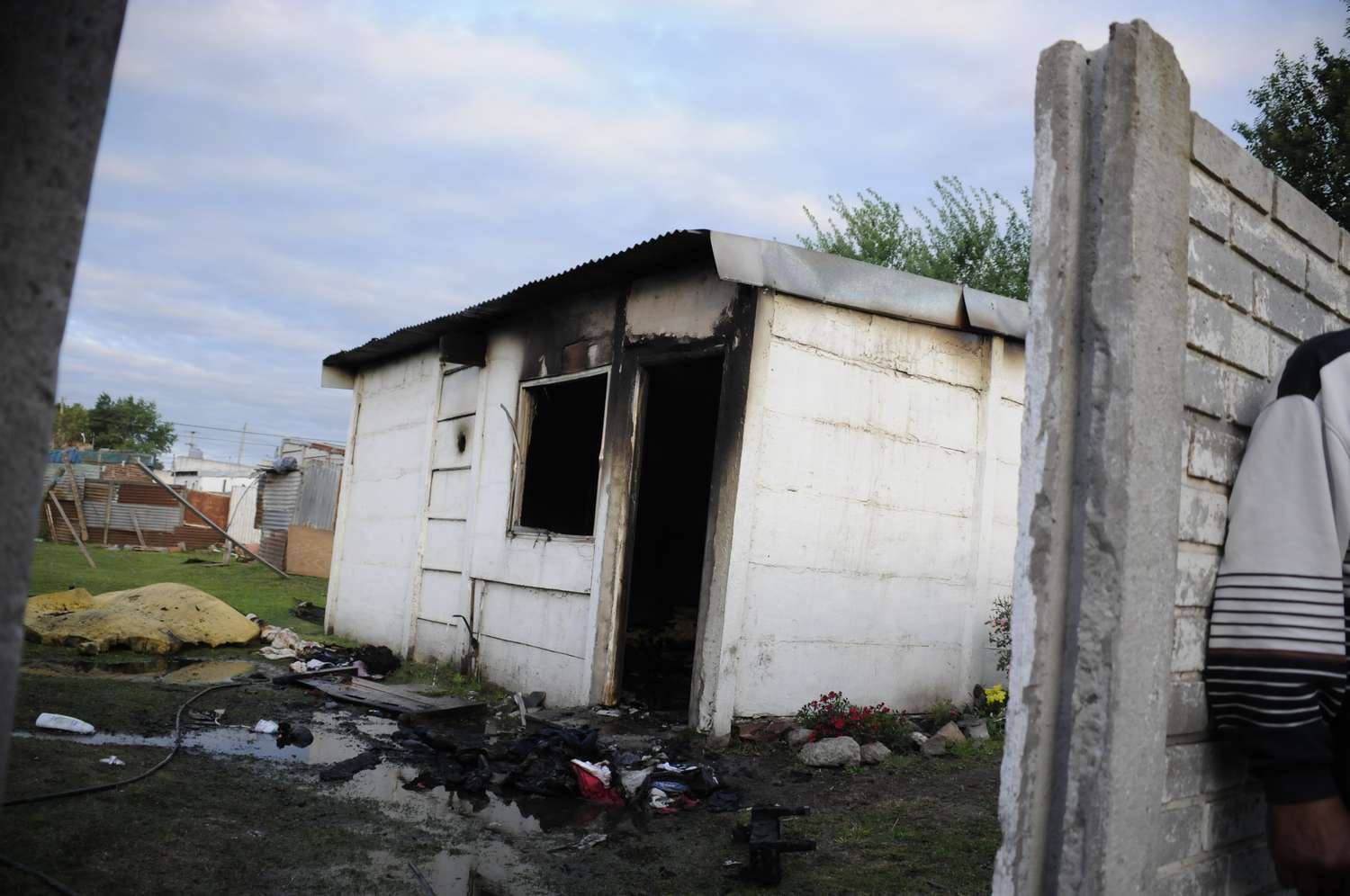 Una familia se quedó sin nada por el incendio de su casa en La Movediza