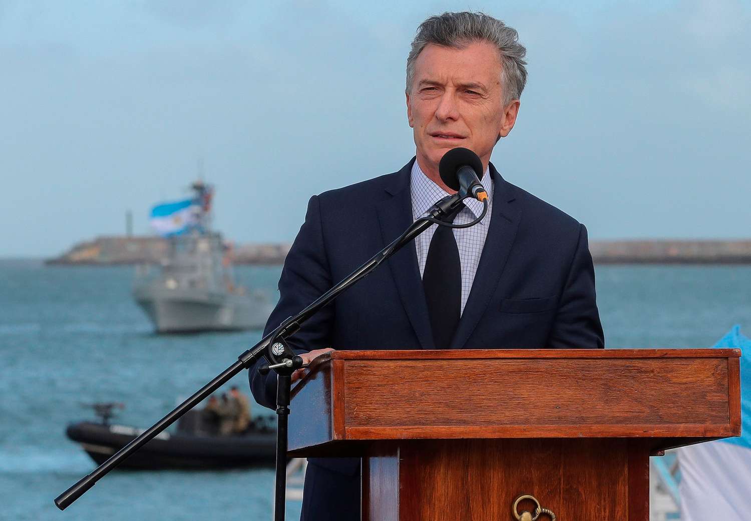 Macri dijo a los familiares que seguirán buscando al submarino ARA San Juan