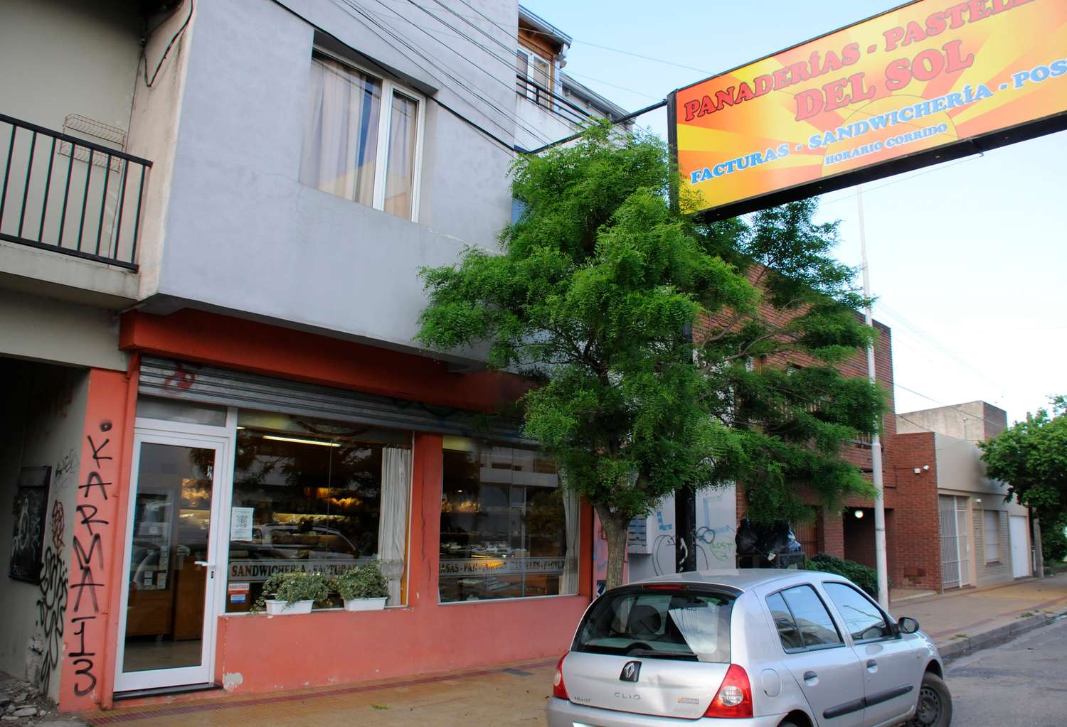 La sucursal de Panadería del Sol ubicada  en Pinto al 1300 sufrió un nuevo asalto