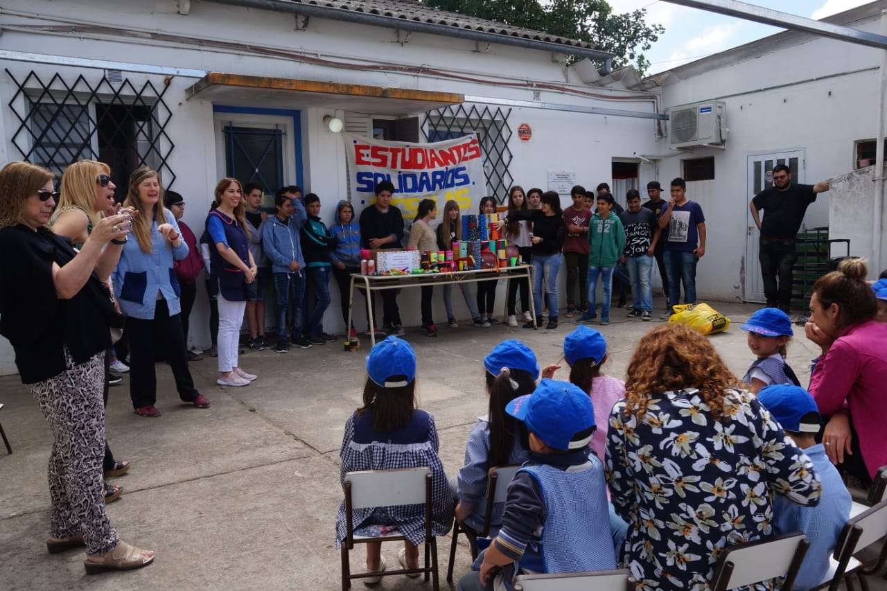Se desarrolló una jornada solidaria en la secundaria Luis Alberto Spinetta