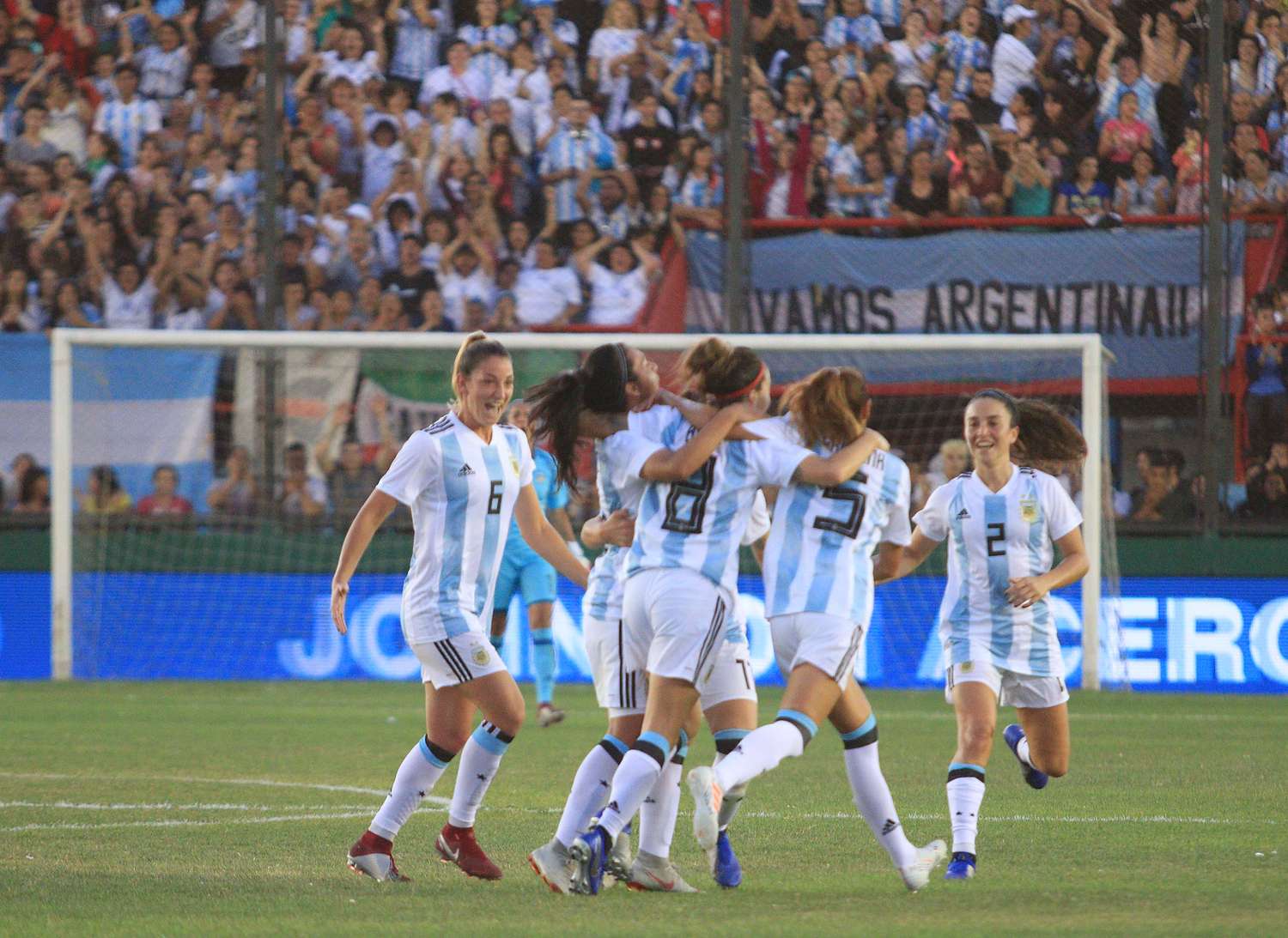 Argentina goleó a Panamá  y se acerca al Mundial 2019