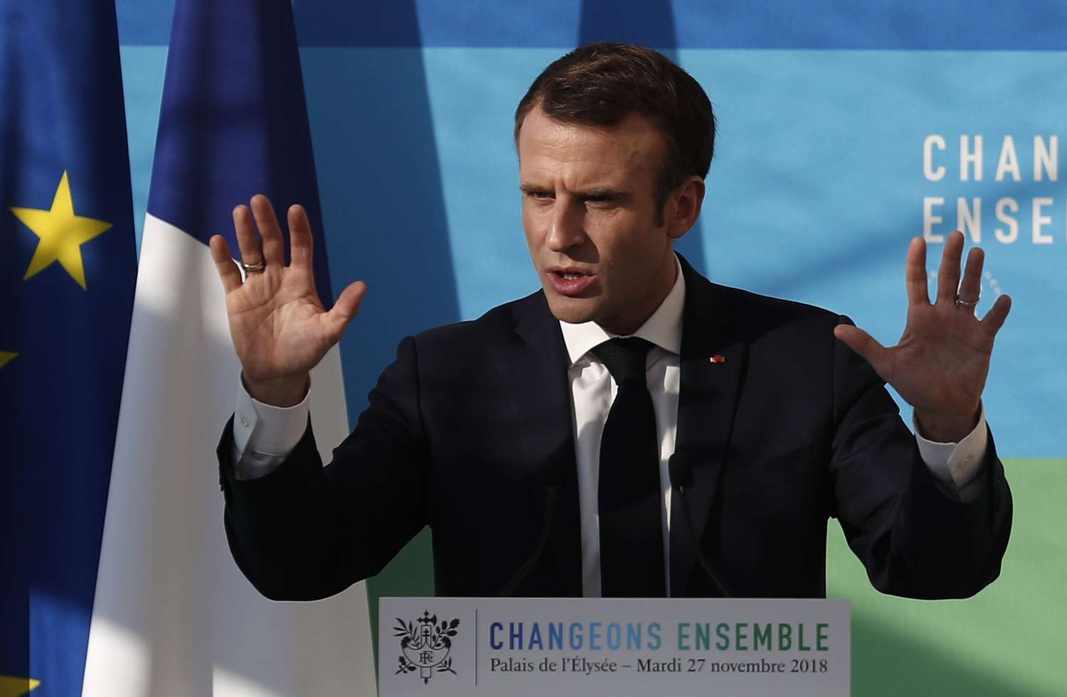 Macron descartó renunciar a subir las tasas a las naftas