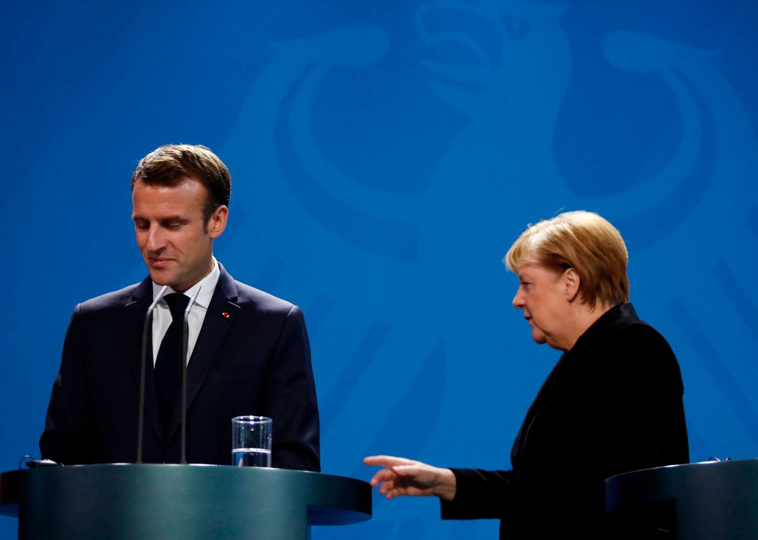 Macron insistió en Berlín con una Europa fuerte ante el caos