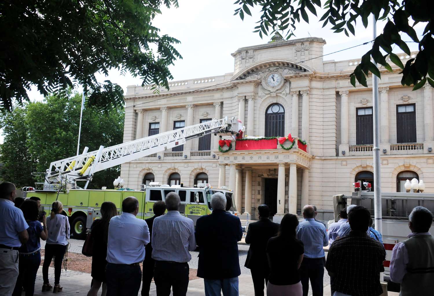El Municipio adquirió una escalera mecánica y una autobomba para el Cuartel de Bomberos