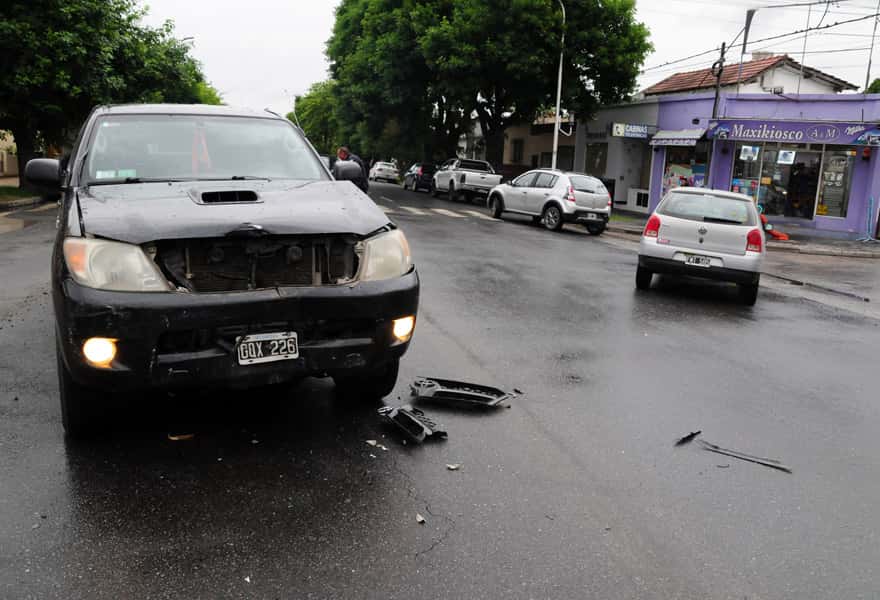 Una automovilista resultó herida tras un fuerte choque con una camioneta en Perón y Las Heras