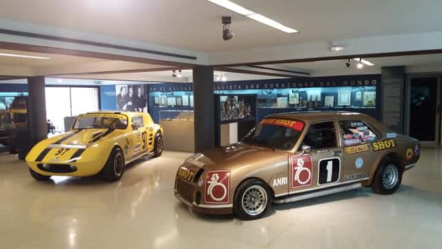 Dos autos emblemáticos llegaron al Museo Fangio