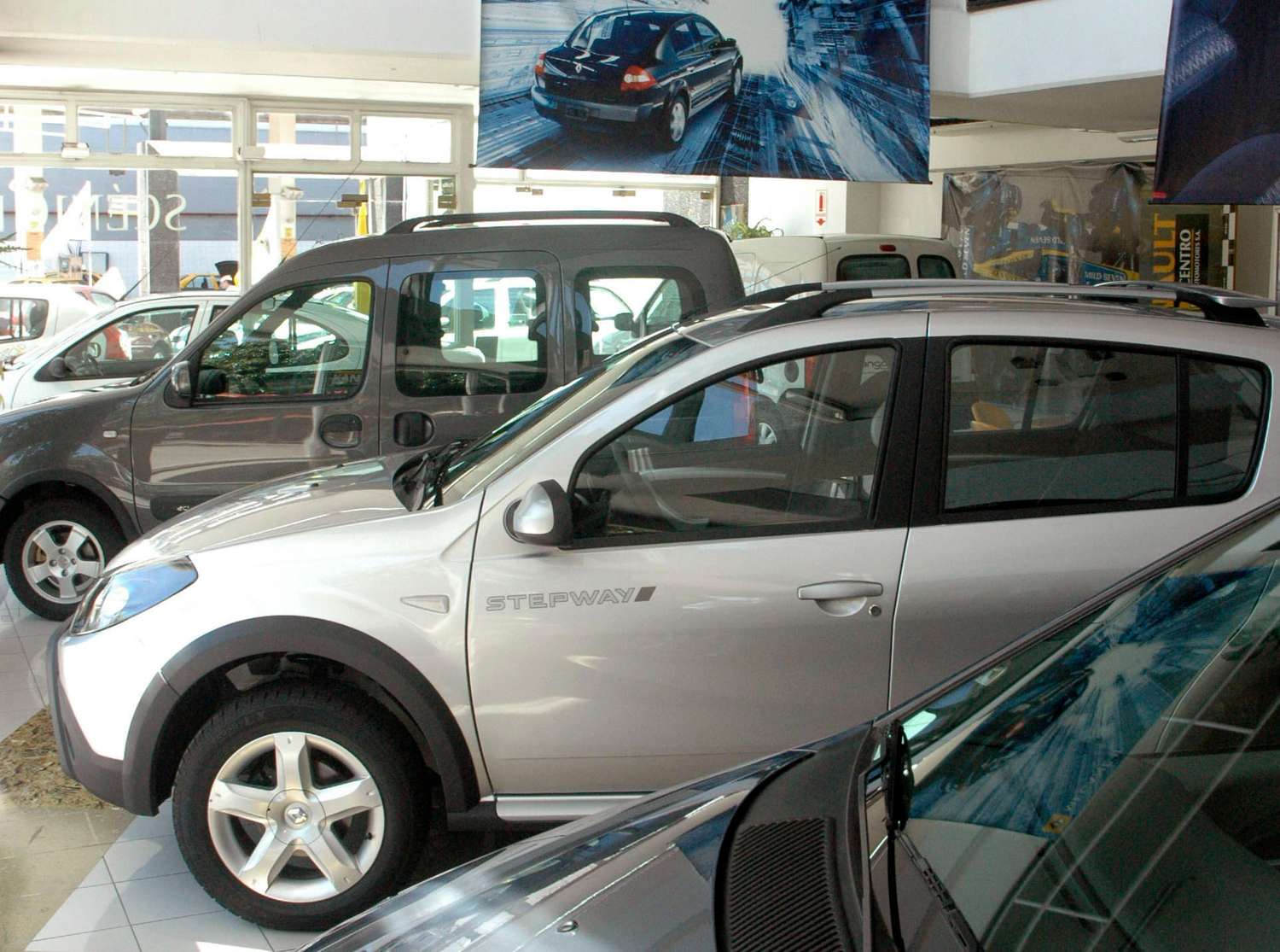 La venta de autos cayó más del 45 por ciento interanual