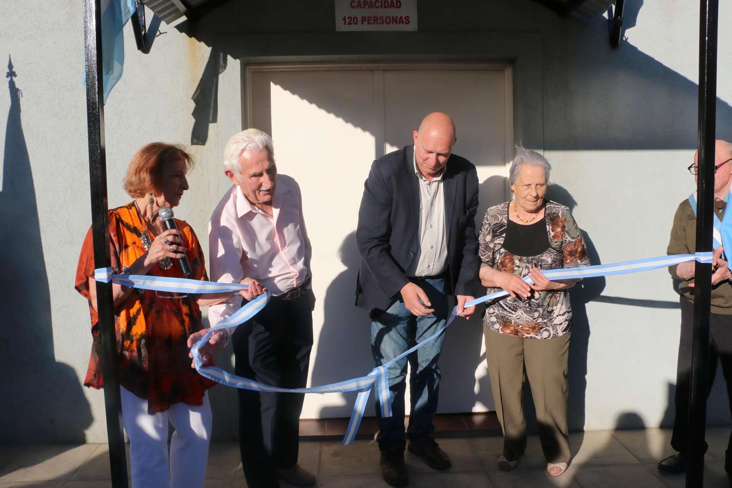 El centro de jubilados del barrio Brogno  inauguró su nuevo salón de usos múltiples