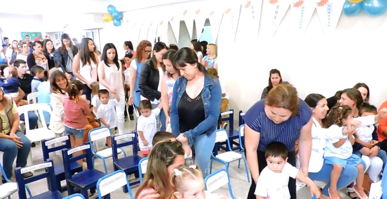 Con la entrega de diplomas a los egresados el jardín  maternal Cocomiel despidió el ciclo lectivo 2018