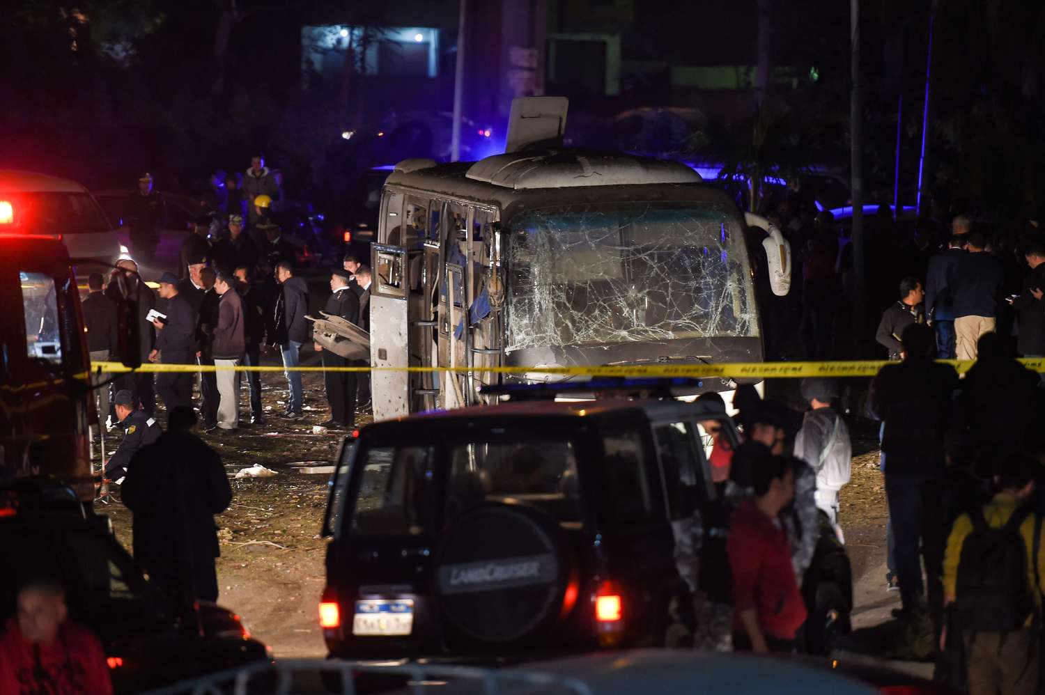 Tres muertos, entre ellos dos vietnamitas, en un atentado contra un bus en Egipto
