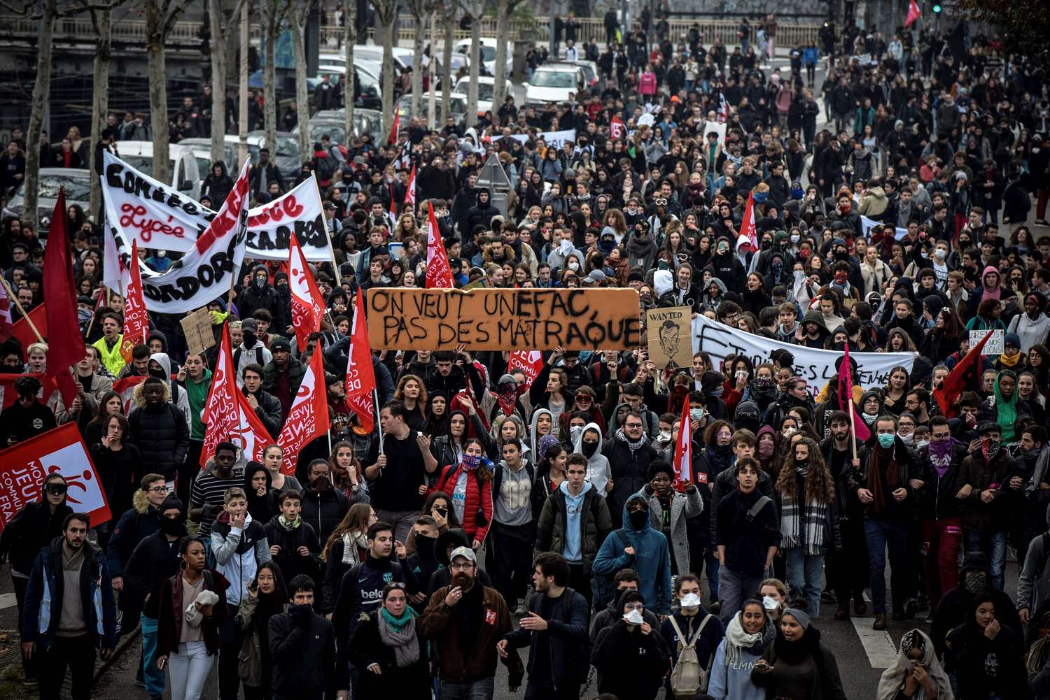 Francia redobla esfuerzos para evitar el caos en las protestas antigubernamentales