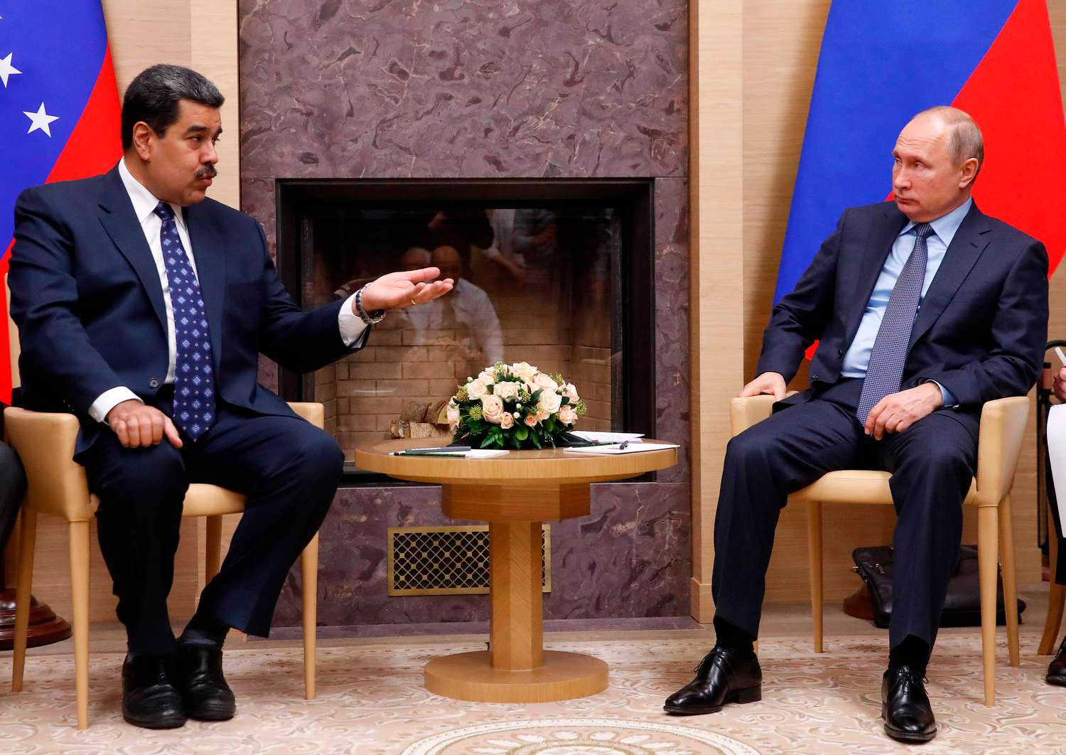 Putin prometió apoyo financiero al mandatario Nicolás Maduro
