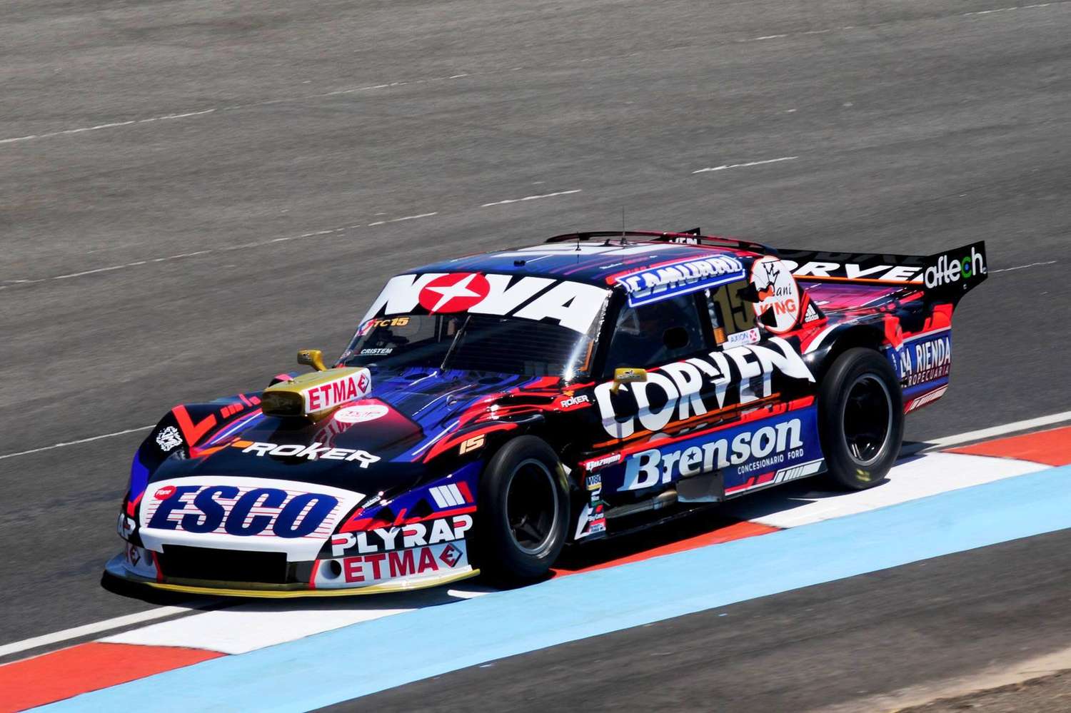 Rossi se quedó con  la primera clasificación