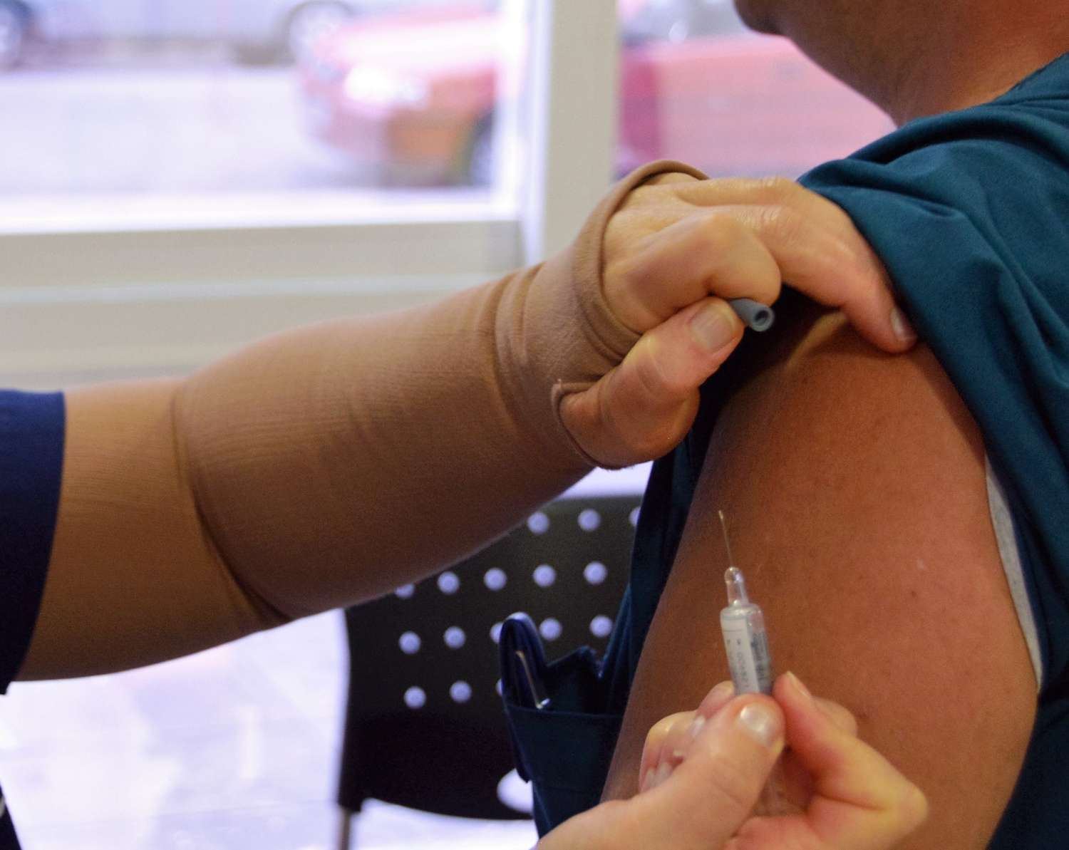 El 50% del personal de salud ya se vacunó contra la gripe y la campaña ahora le apunta a la población general