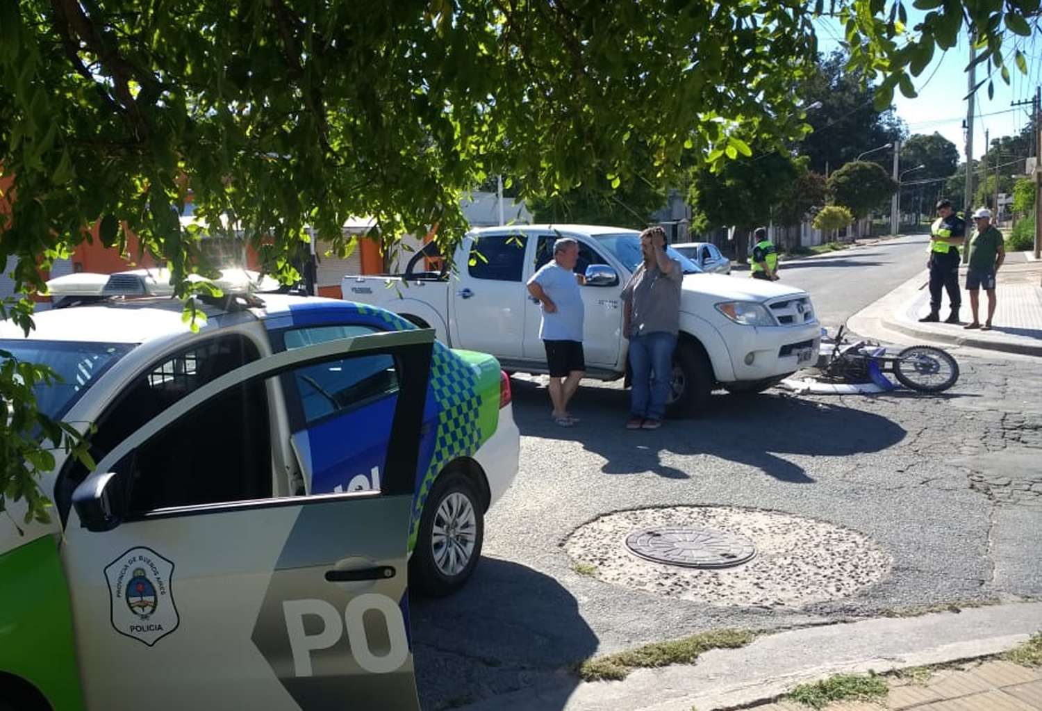 Un motociclista sufrió heridas al chocar con una camioneta en Figueroa y Maritorena