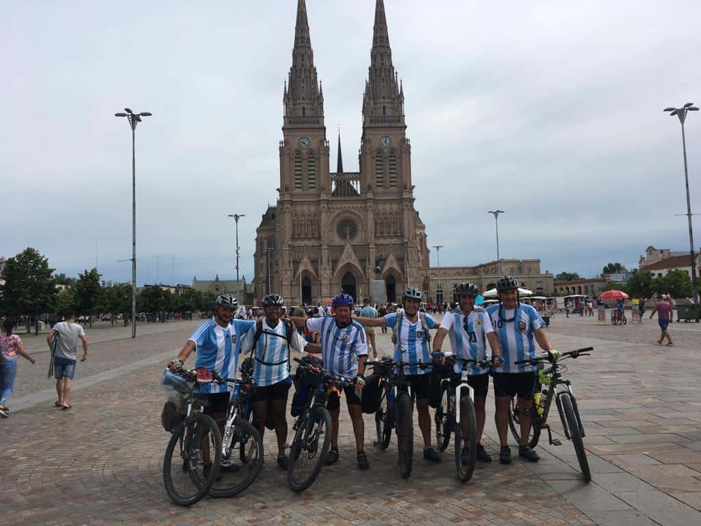 Los peregrinos tandilenses de “Pedaleando a Luján” concretaron el quinto viaje en bicicleta a la Basílica