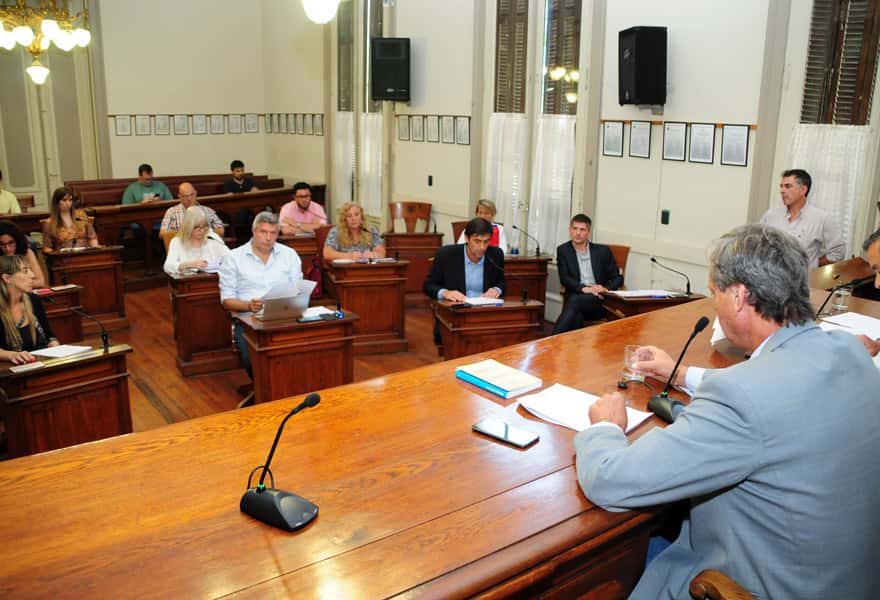 El Concejo aprobó una prórroga para que las empresas de agroquímicos se trasladen