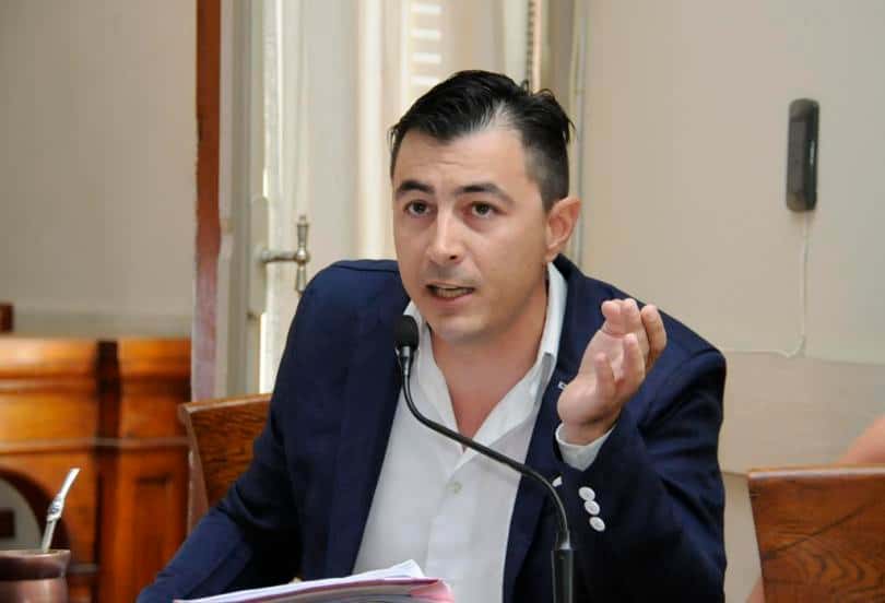Por el pedido de un nuevo incremento del boleto, Méndez cargó contra Macri y Vidal por la quita de subsidios