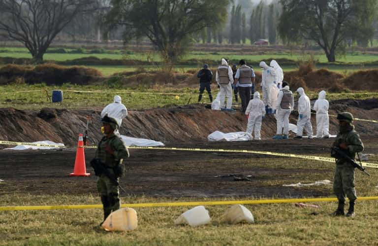 Suben a 79 los muertos en México por el estallido de ducto por robo de combustible