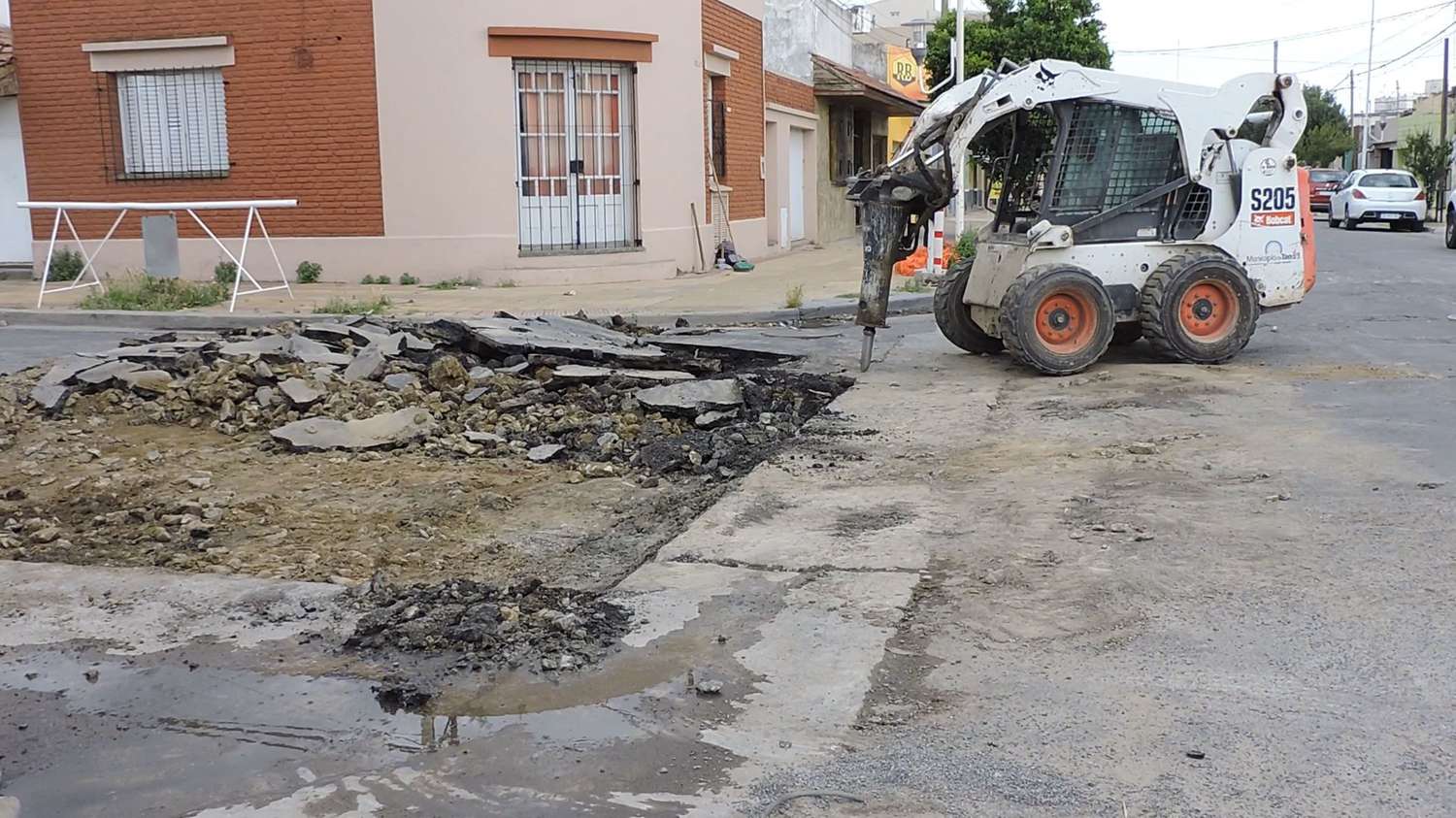Avanzan las obras en Yrigoyen y se cortó  el tránsito en Avellaneda entre Paz y Alem