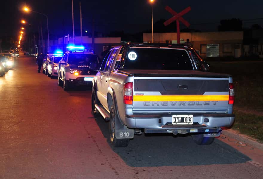 Conductor alcoholizado chocó con un automóvil que estaba parado en el semáforo en Quintana y Pujol