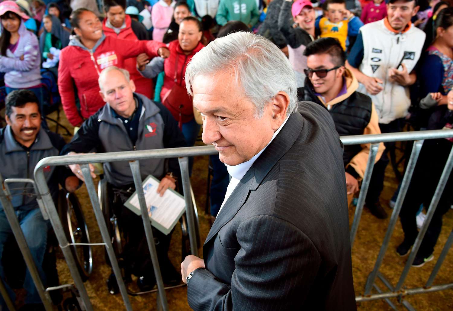 López Obrador lanzó un plan de ayuda social