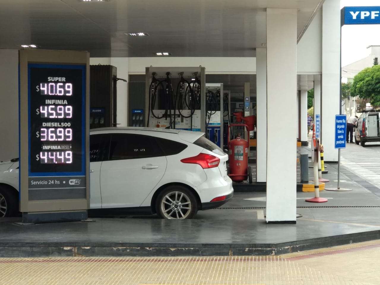 Los precios de los combustibles también bajaron en Tandil