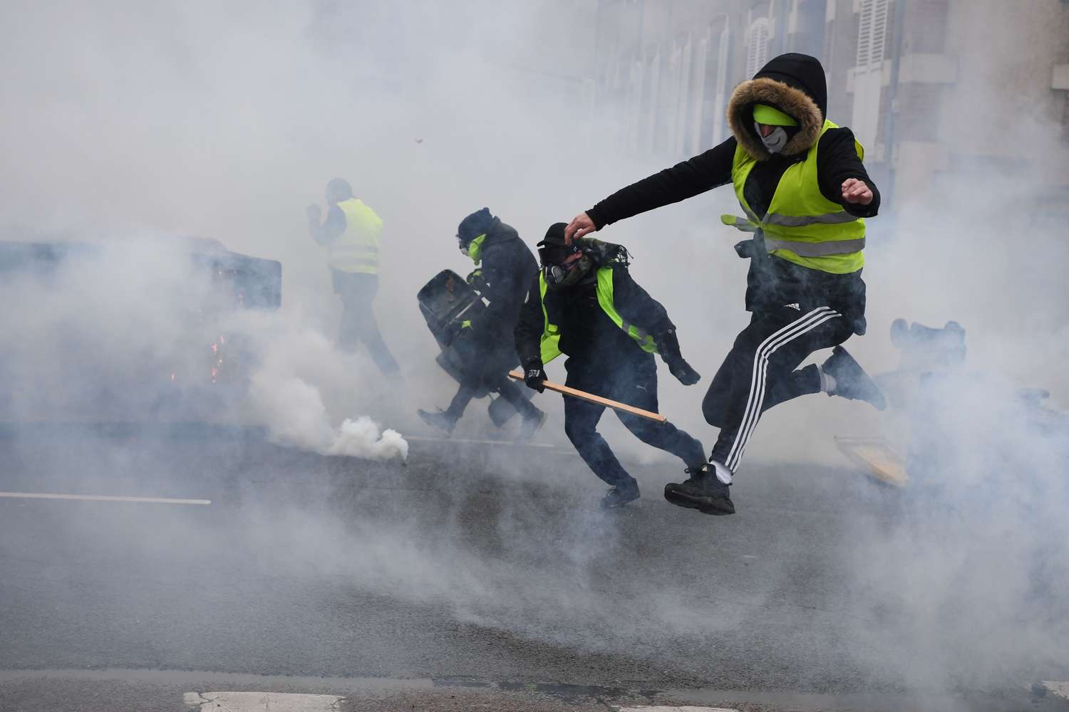 Disturbios y detenidos en la novena protesta de los chalecos amarillos en Francia