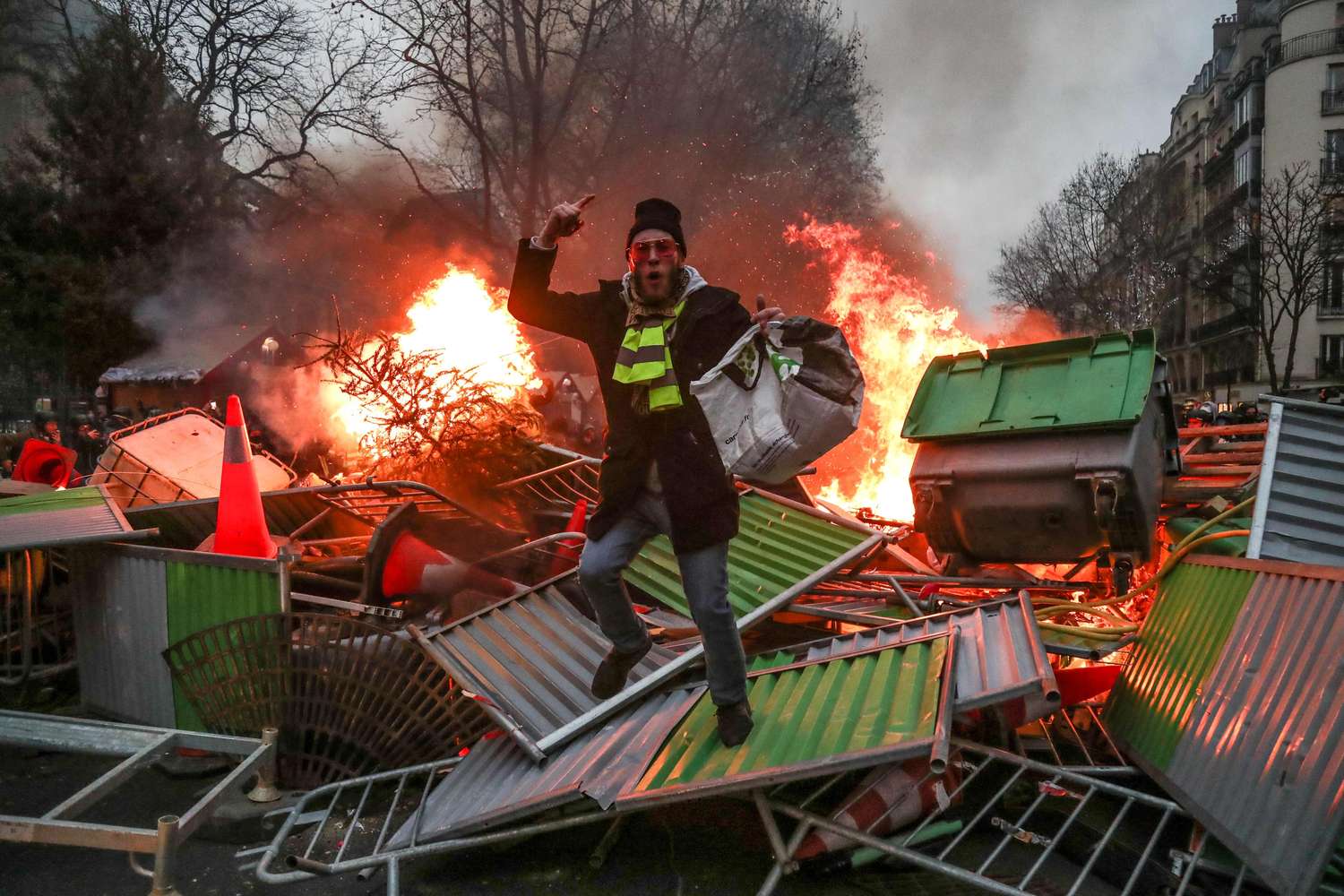 Choques con la policía en la primera protesta del año de los chalecos amarillos en Francia