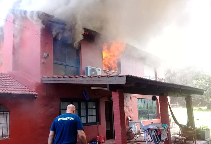 Se incendió una casa en Roberto Arlt y Paraguay