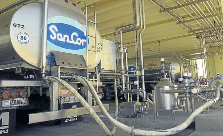 Sancor debe 18 millones de pesos a productores lecheros de la zona