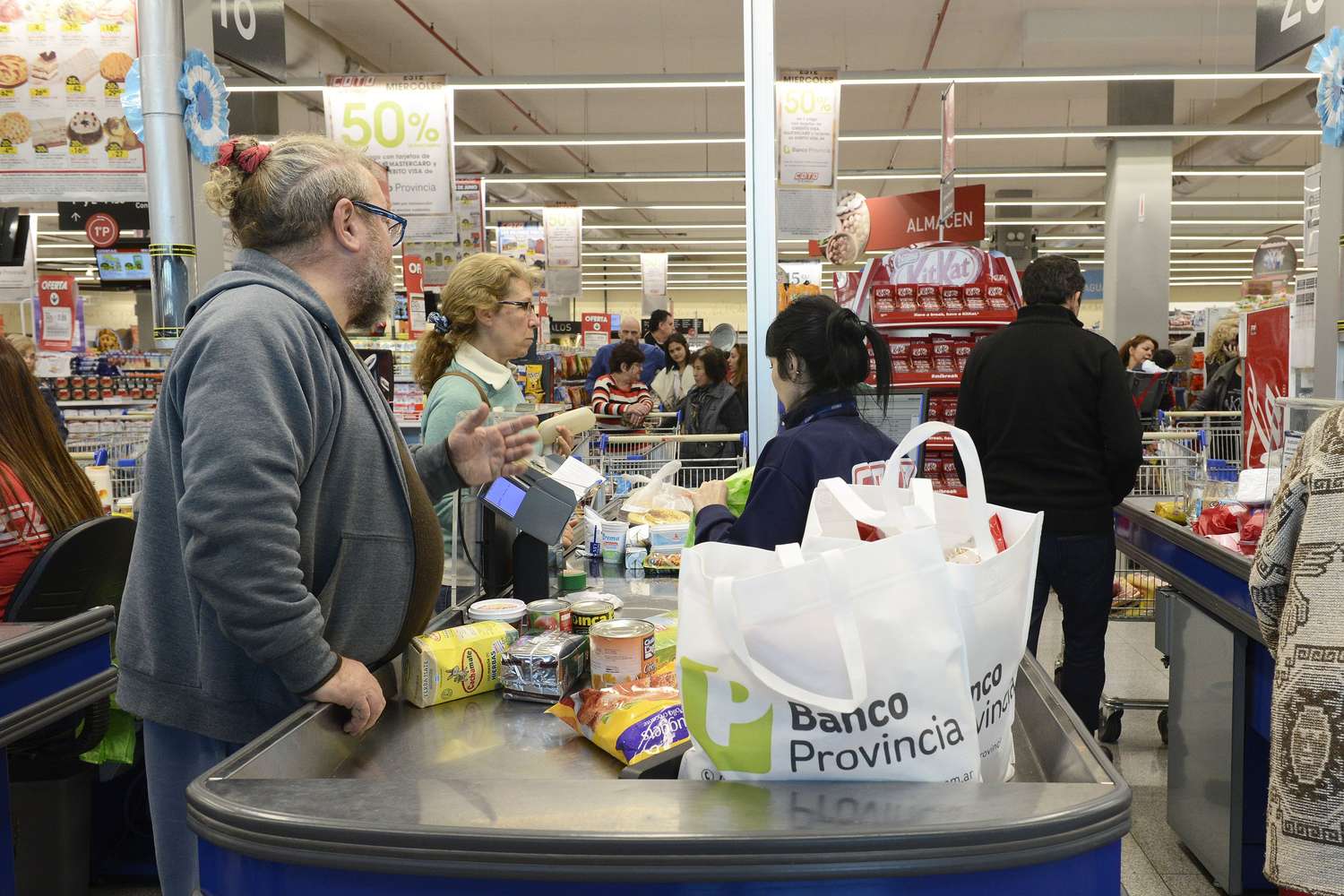 Más de 3,5 millones de compras en supermercados tuvieron descuento del 50 por ciento el año pasado