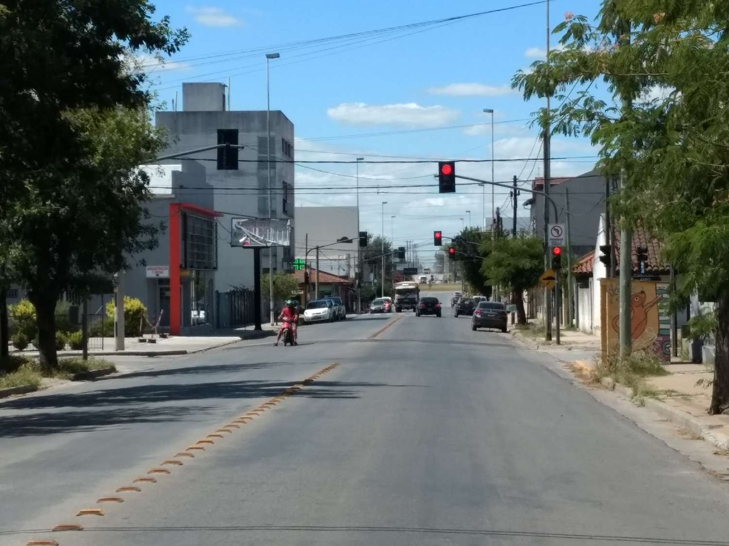 Nuevo semáforo operativo en avenida Falucho y Liniers