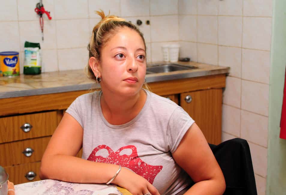 La joven atacada por un pitbull se recupera  de una cirugía pero teme por las secuelas