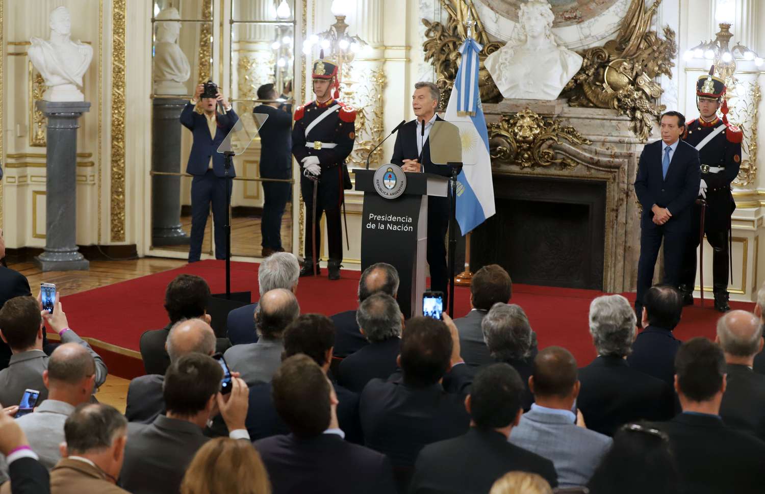 El presidente Macri anunció medidas para pymes regionales