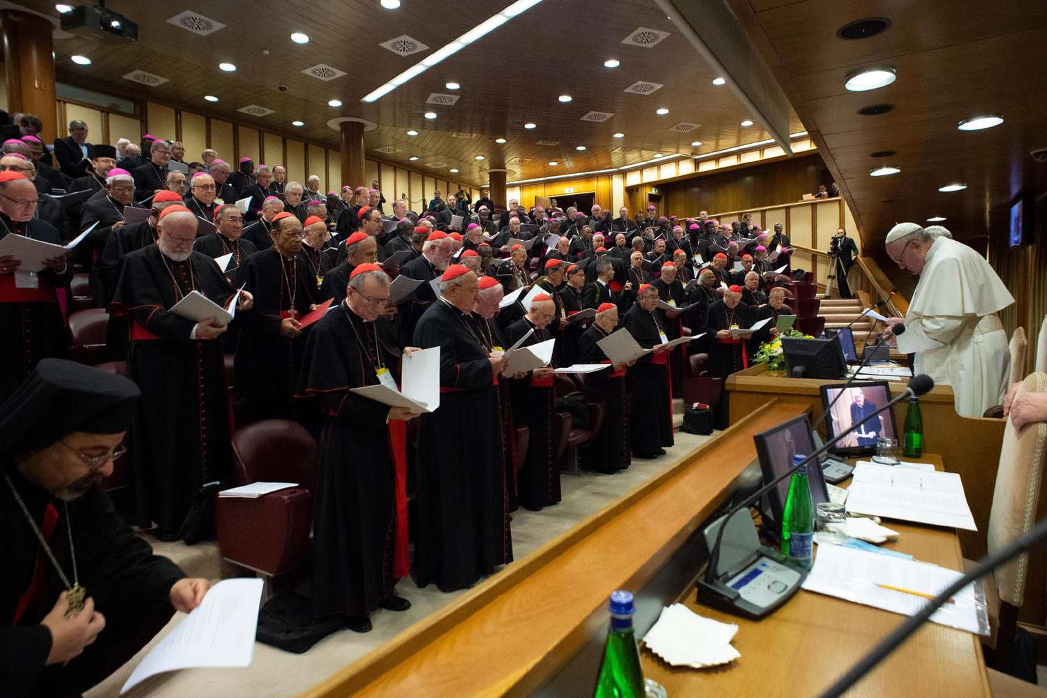 Un cardenal afirmó en la cumbre del Vaticano que la Iglesia destruyó archivos sobre abusos sexuales