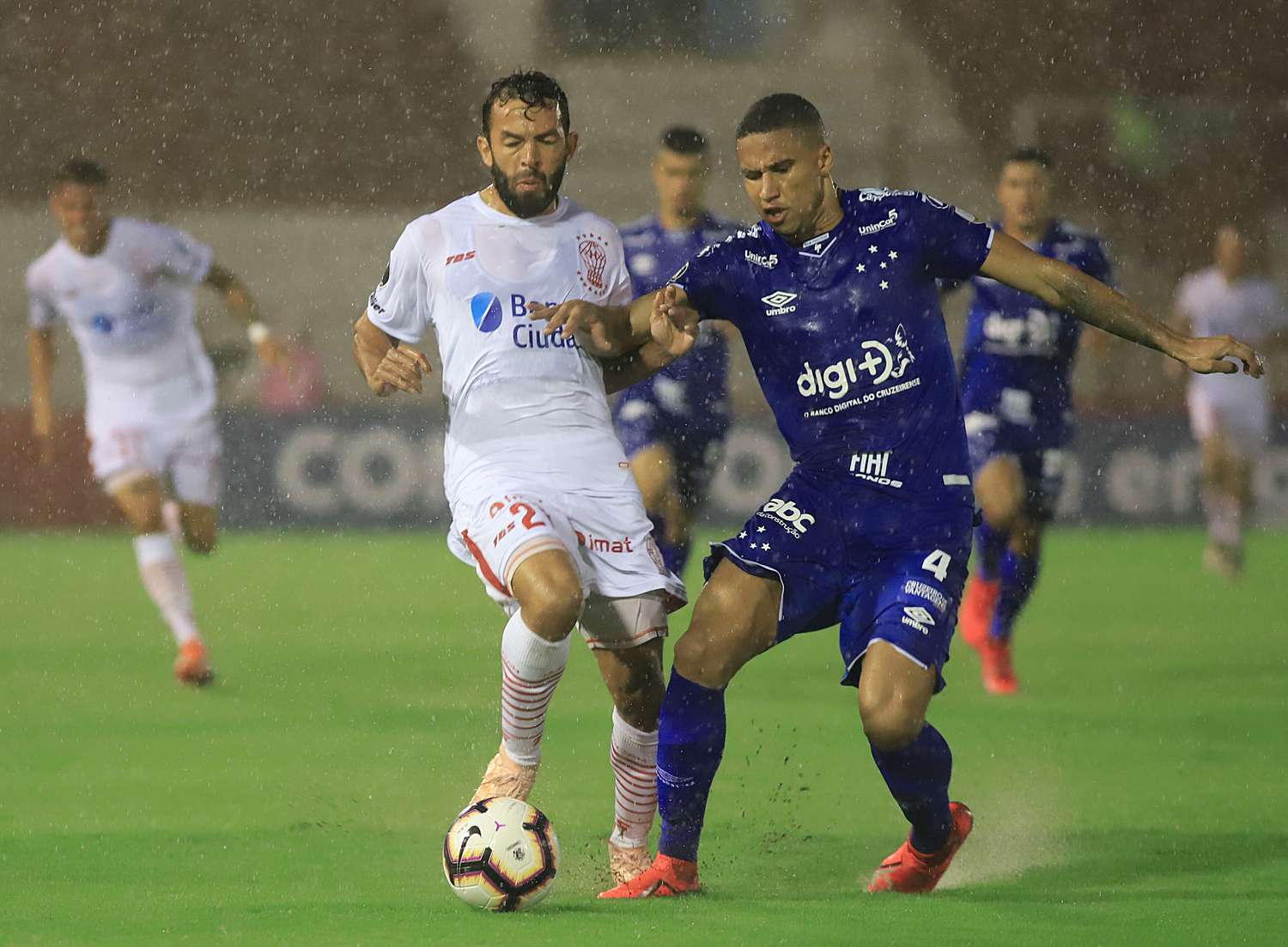 Huracán tropezó en su debut ante Cruzeiro