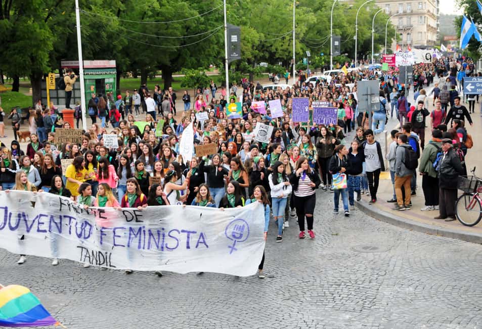 Miles de mujeres se movilizaron en el 8 M