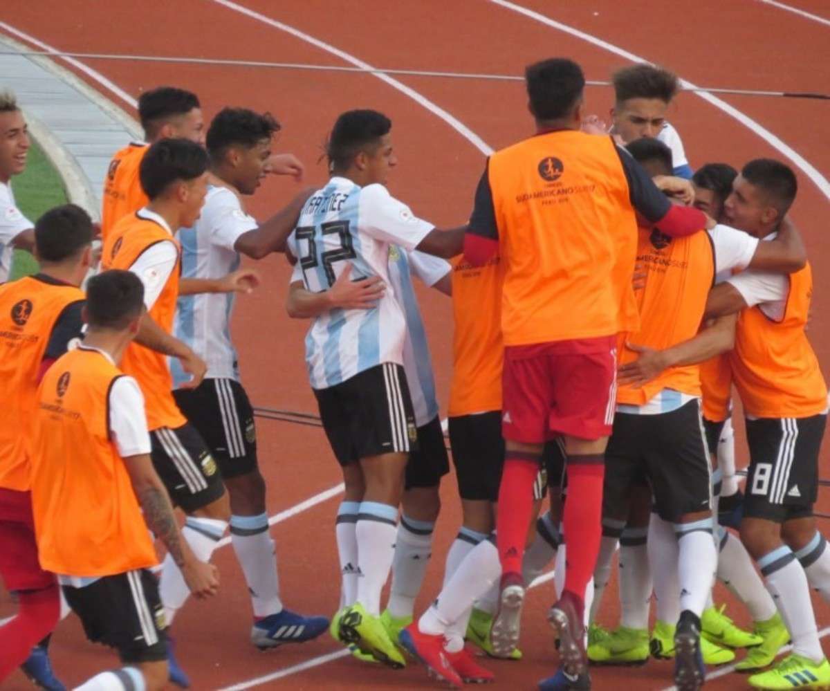 Argentina se recuperó con un triunfo ante Colombia